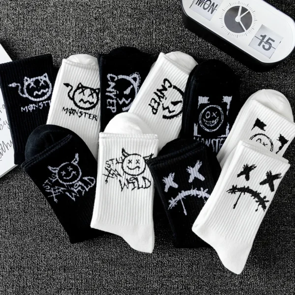 10 pairs of men's sports socks, casual, breathable, and versatile. Ghost face graffiti personalized socks - Image 2