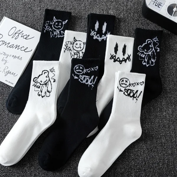 10 pairs of men's sports socks, casual, breathable, and versatile. Ghost face graffiti personalized socks - Image 5